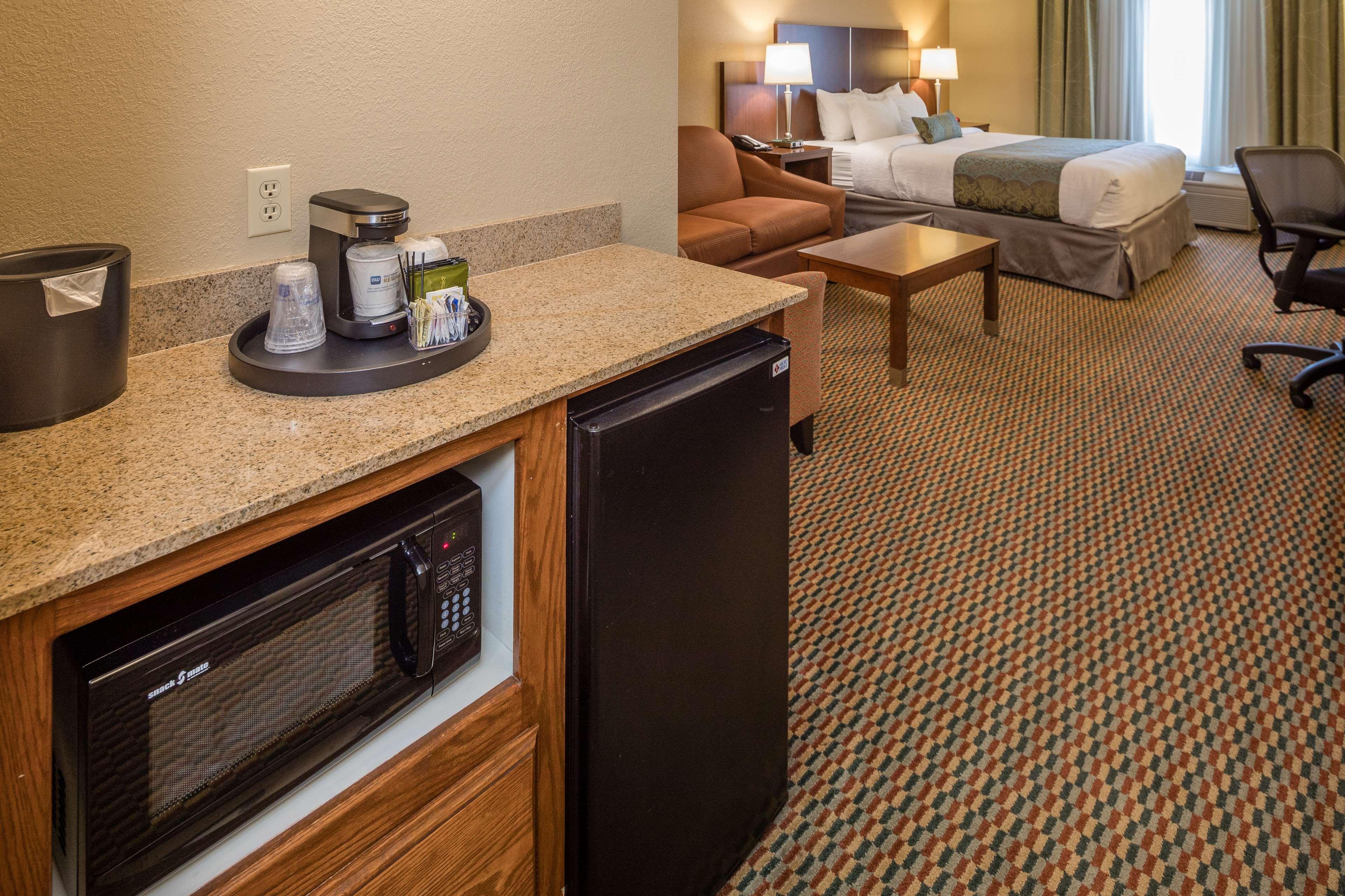 Best Western Airport Inn & Suites Oakland Exterior photo