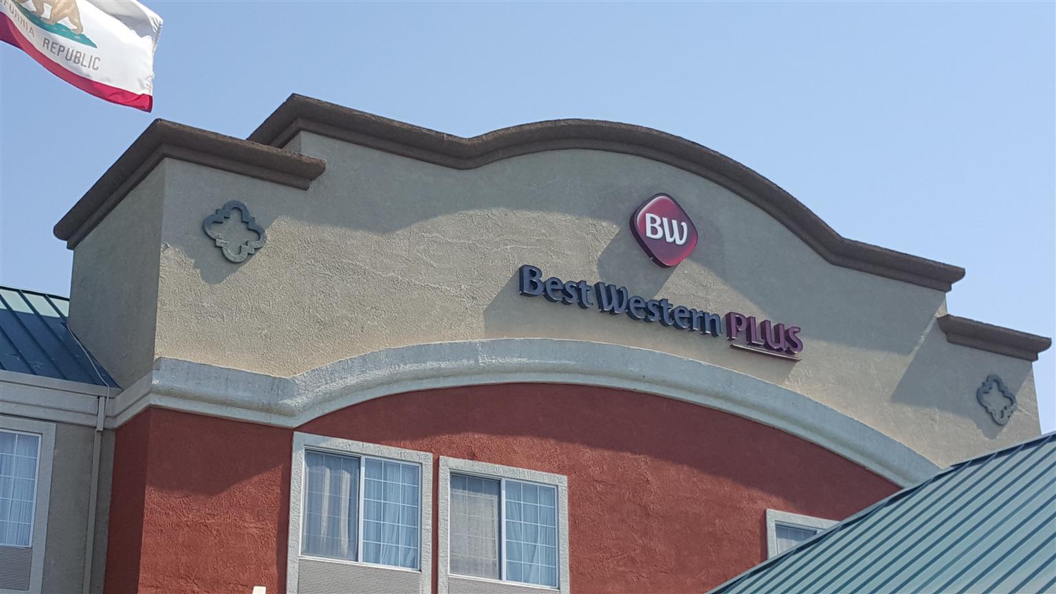 Best Western Airport Inn & Suites Oakland Exterior photo